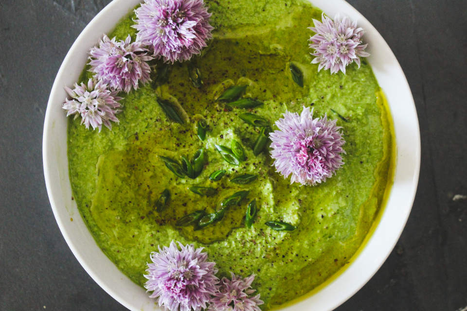 Vegan chive pesto