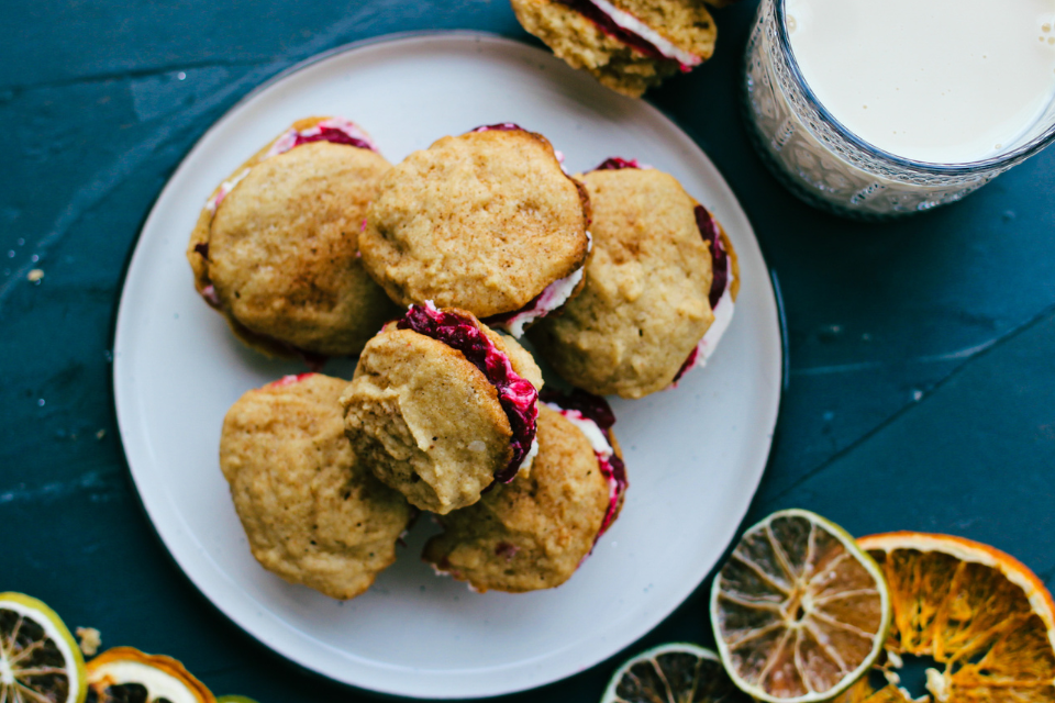 Vegan eggnog whoopie pies